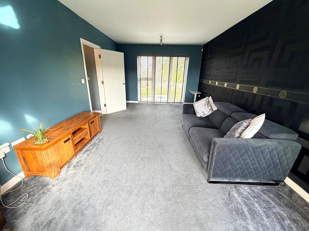 Four-bedroom detached house in Elderberry Close, Romford